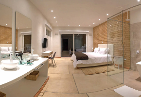 Habitación Privada de Alma Loto con cama king-size y baño en suite